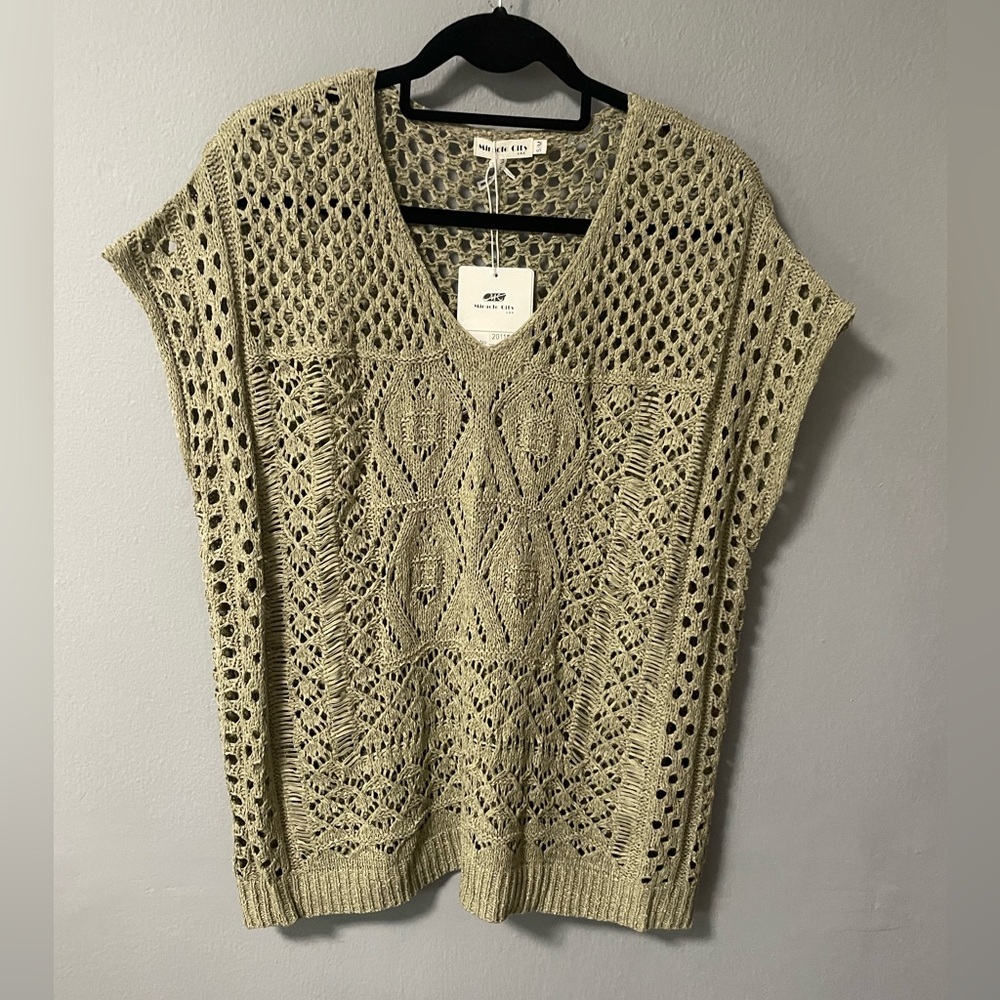 NWT Miracle Crochet V-Neck Sleeveless Green/Gray Top. Size S/M